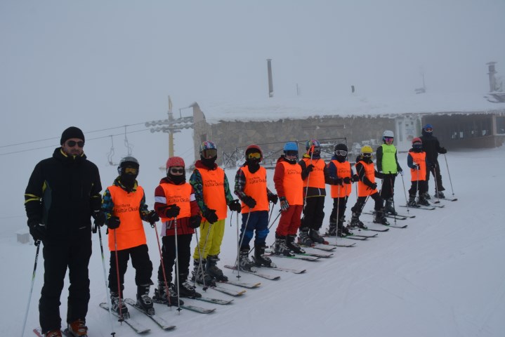 Kültürlü Öğrenciler Kayak Kampında Enerji Depoladı...