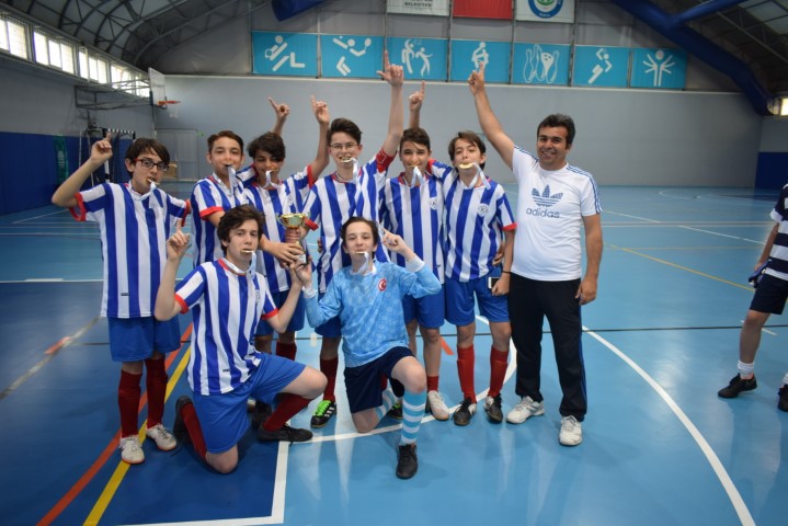 Futsal Takımından 1. lik Kupası...