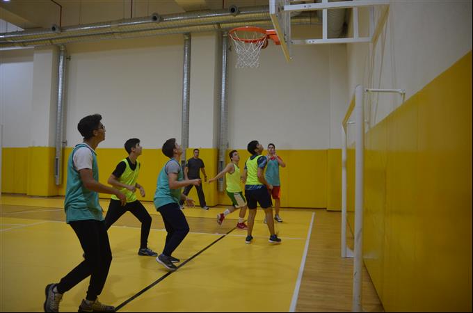 Sınıflar arası Futbol ve Basketbol Turnuvası'nda Heyecanlı Dakikalar...