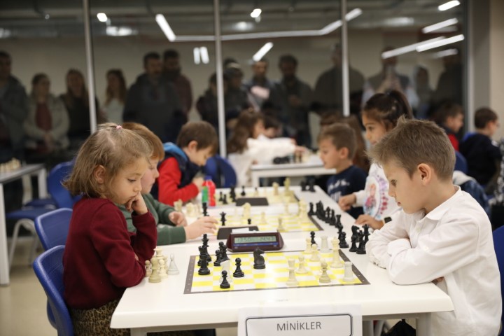 Büyük Ustalar Hızlı Satranç Turnuvası...