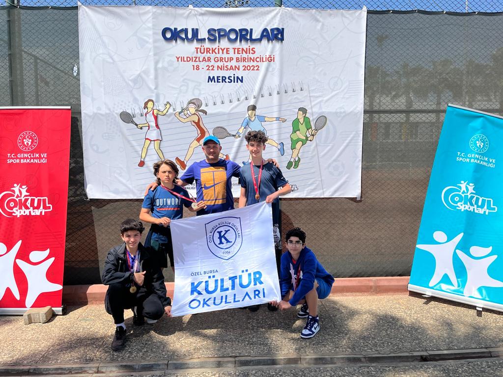 Kültürlü Öğrenciler "Türkiye Tenis Yıldızlar Grup Birinciliği" Müsabakaları'nda 1. oldu.