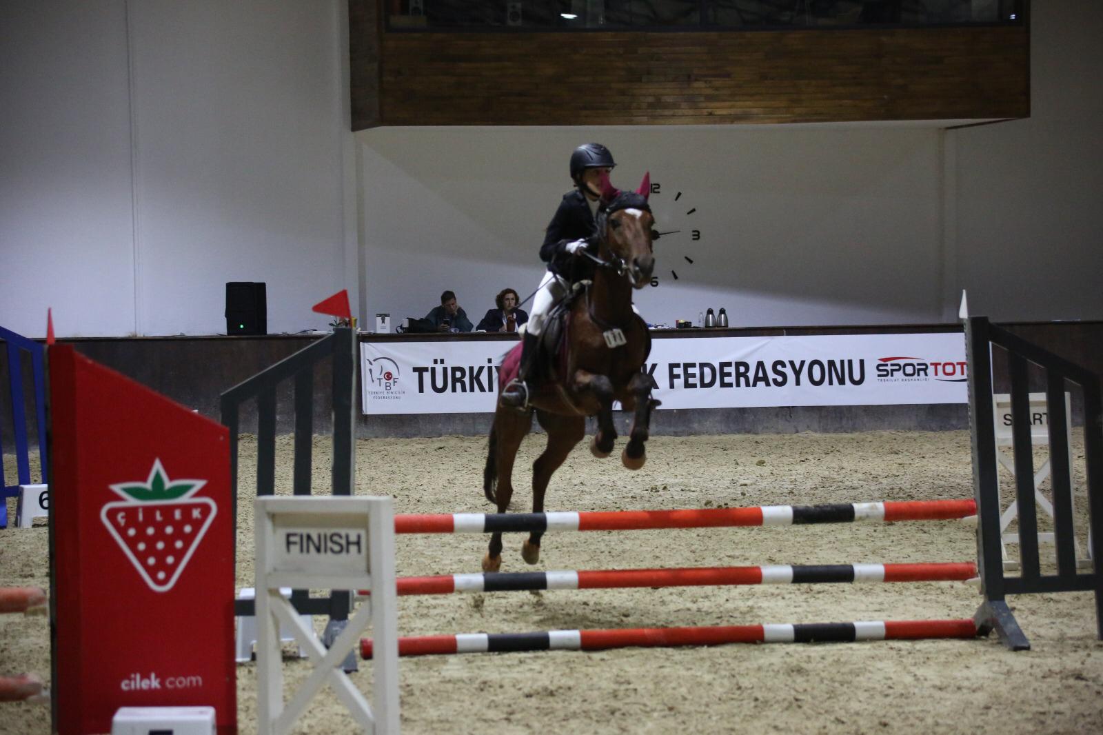 "Eyüp Sabri Tuncer Pony Ligi 8. Ayak Yarışması"nda Önemli Başarı...