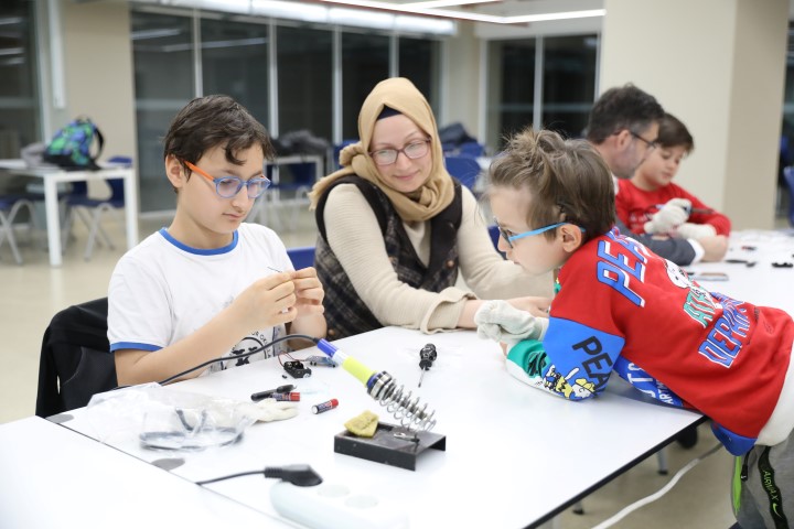Kültürde Teknoloji: Elektronik Robot Kulübü