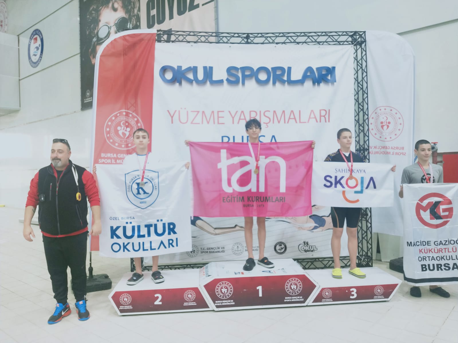 "Okul Sporları Bursa İl Birinciliği Yıldızlar Yüzme Yarışmaları"nda 2.lik Kültür'de...