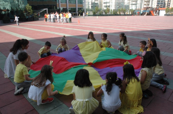 Kültür Anaokulunda Sarı Renk Günü Partisi (Yellow Day Party)