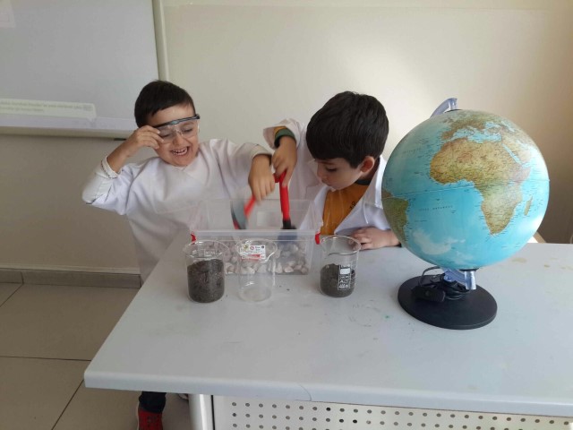  Bilim Çocukları Laboratuvarda “Toprağın Oluşumu”